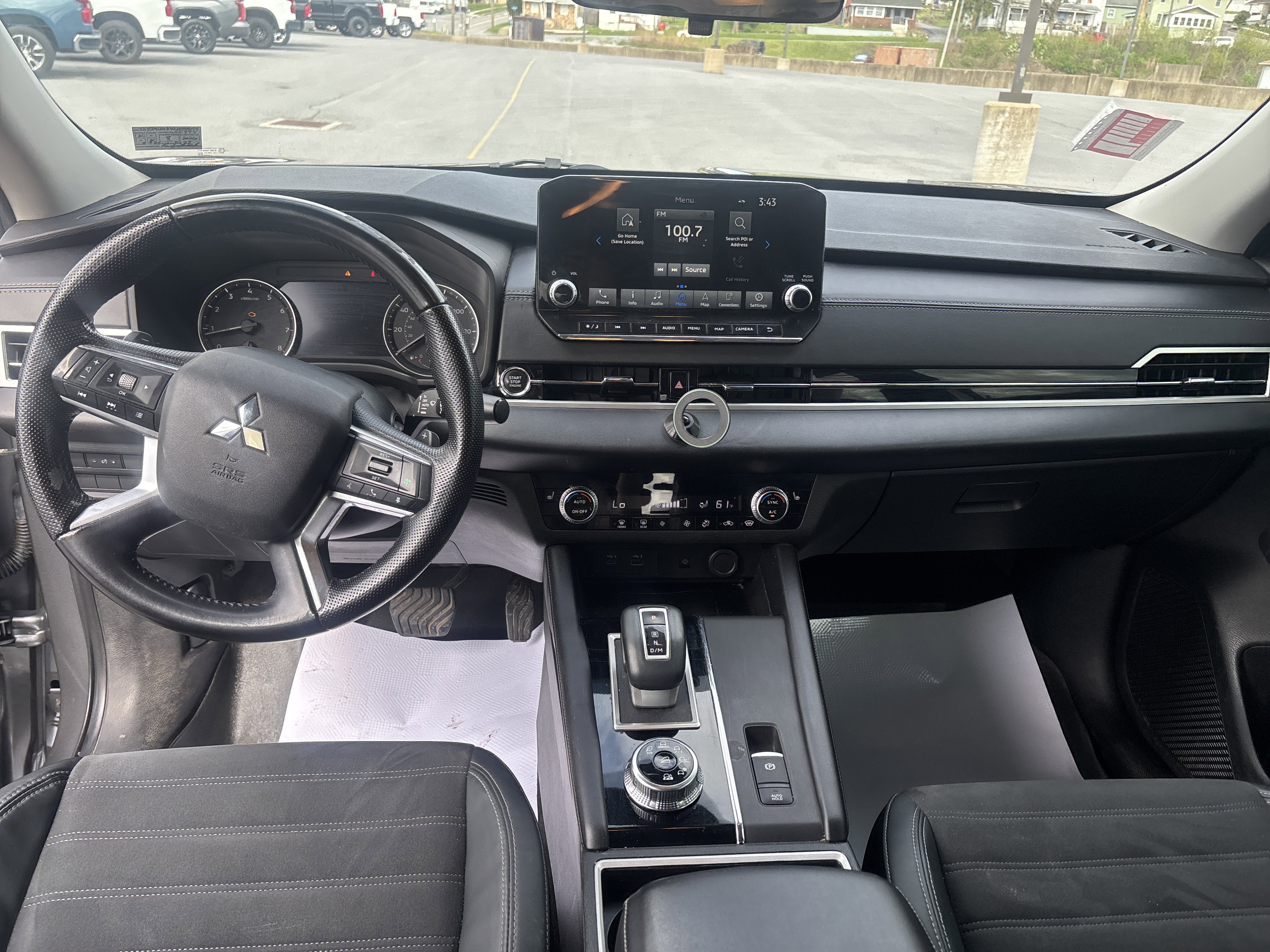 Used 2022 Mitsubishi Outlander SE image 14