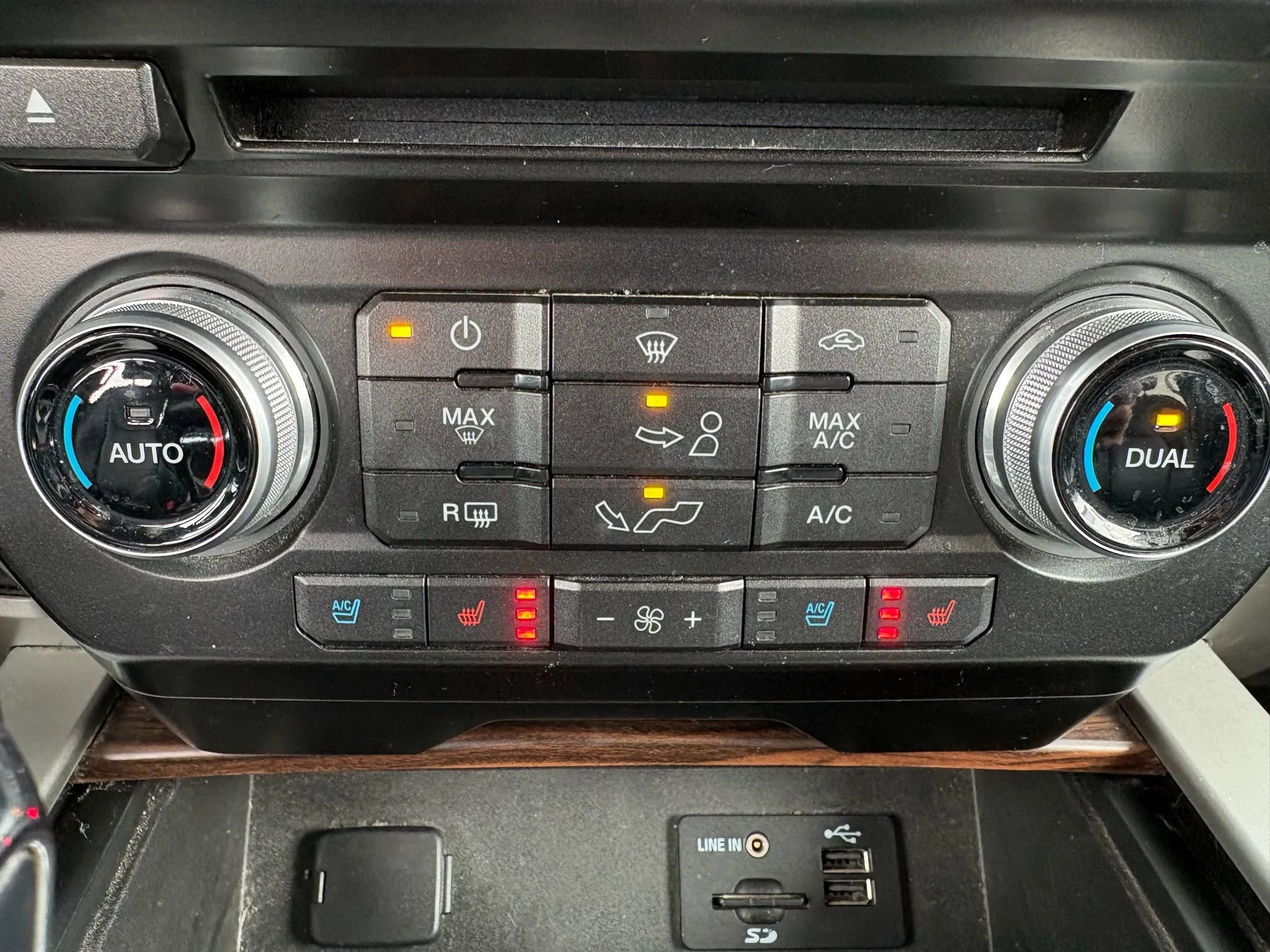 Used 2015 Ford F150 Lariat w/ Equipment Group 502A Luxury image 12