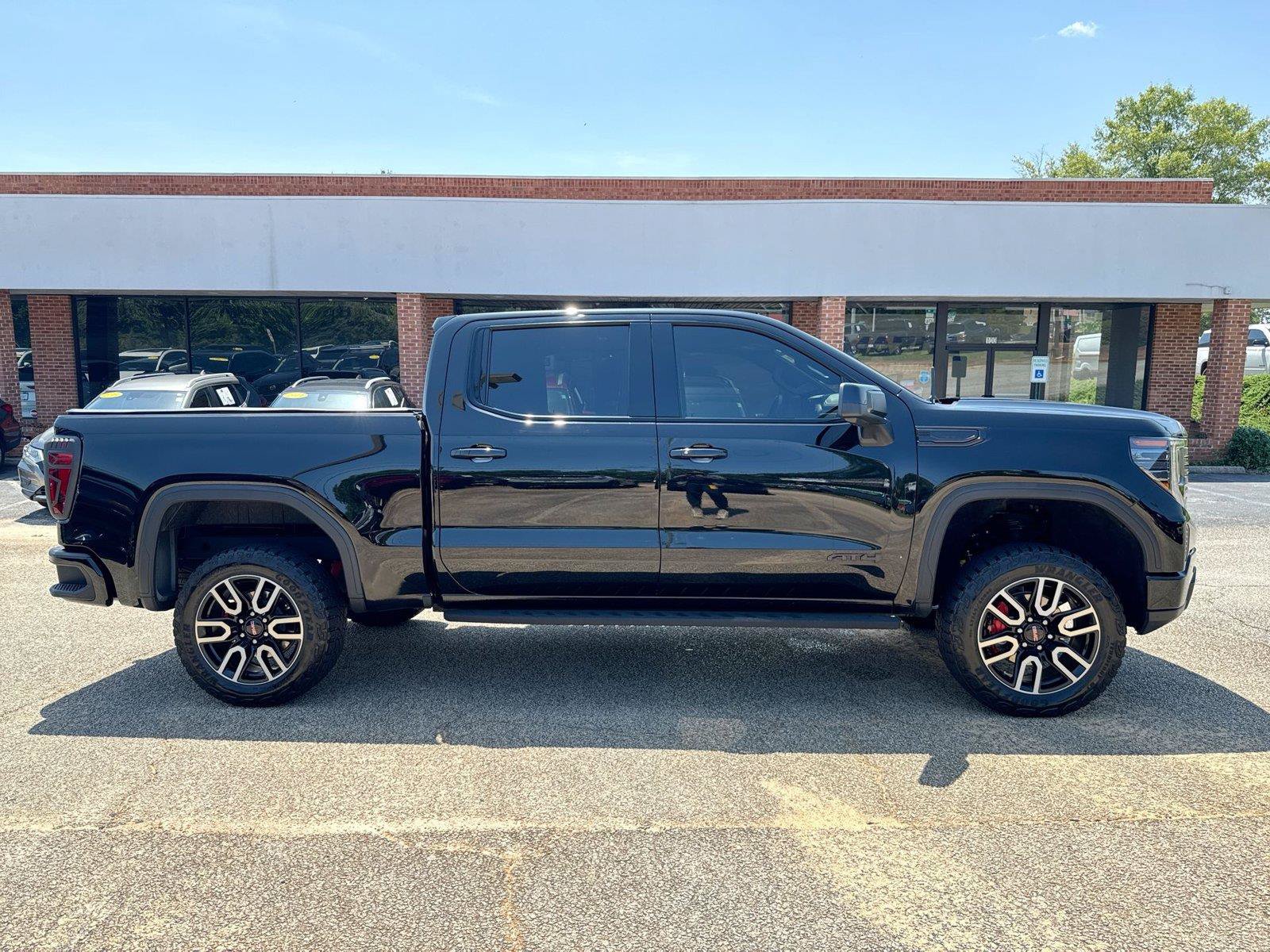 Used 2024 GMC Sierra 1500 AT4 w/ Technology Package AWD/4WD image 24