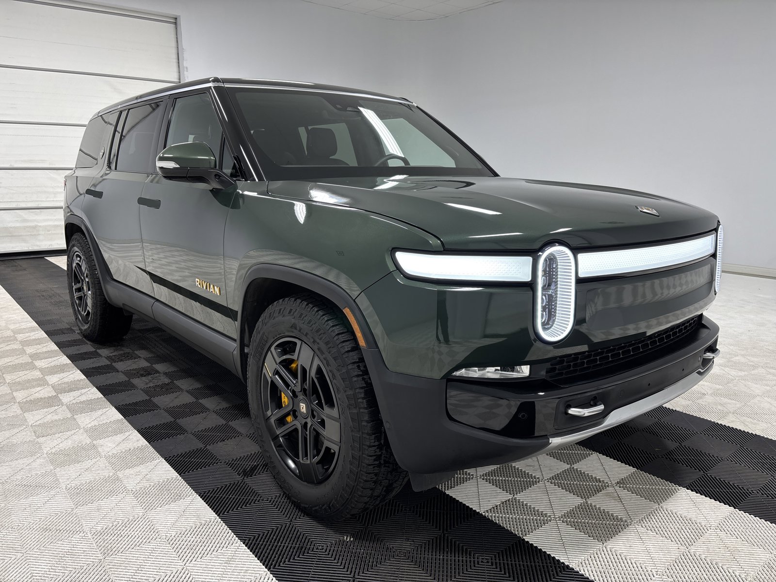 Used 2023 Rivian R1S Adventure image 7