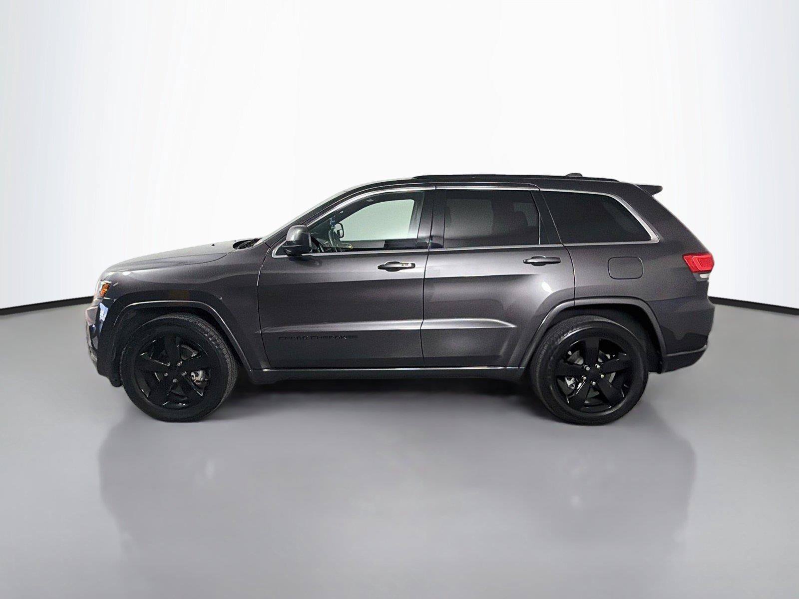 Used 2015 Jeep Grand Cherokee Altitude RWD image 8
