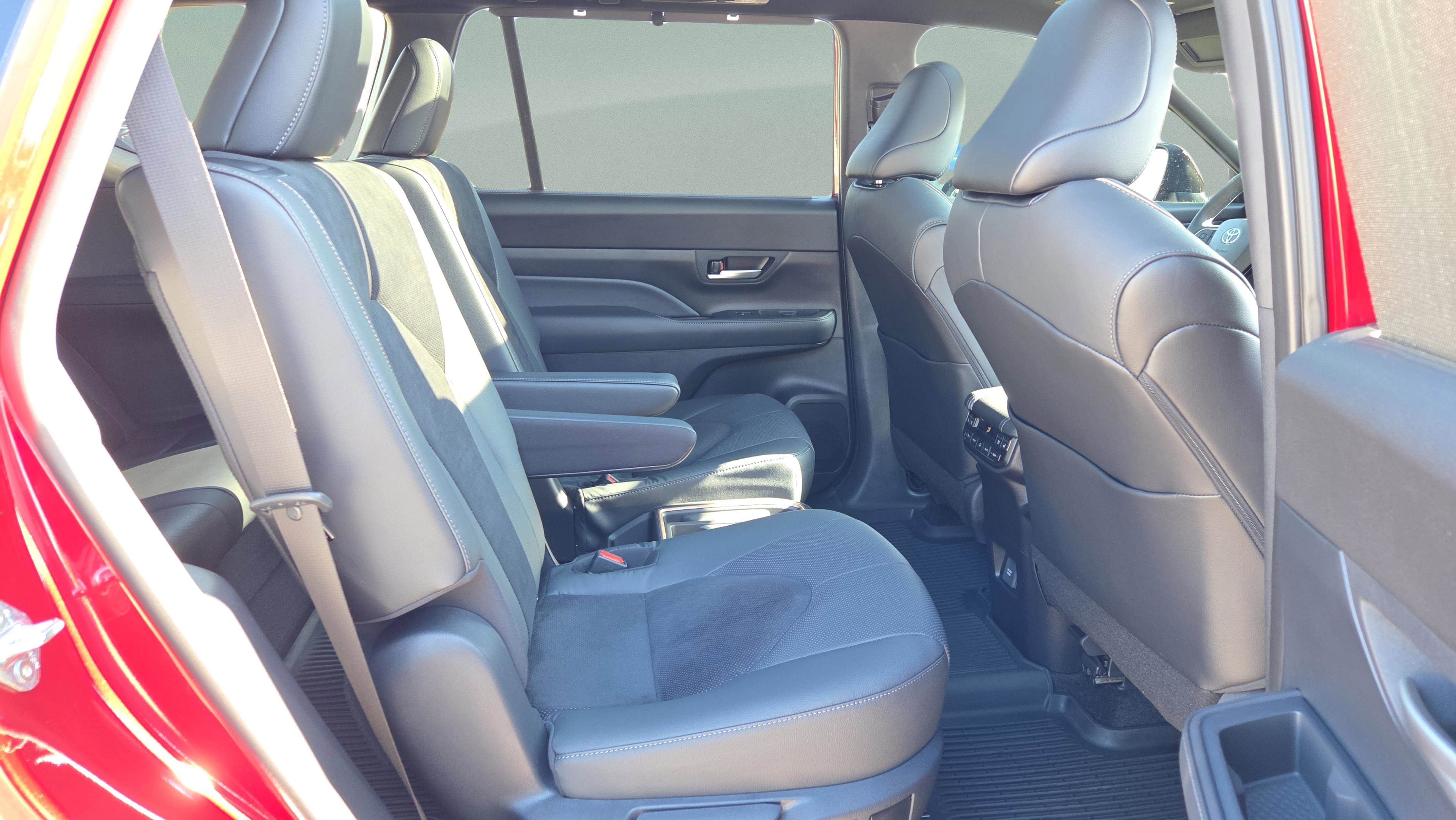 Used 2025 Toyota Grand Highlander AWD Hybrid image 17