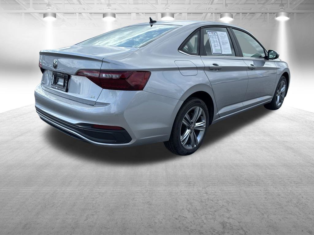 Used 2024 Volkswagen Jetta SE FWD image 6