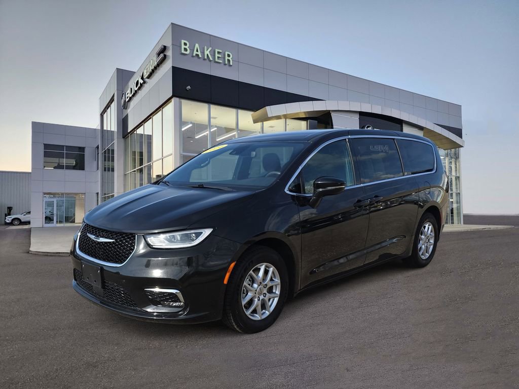 Used 2024 Chrysler Pacifica Touring FWD image 1