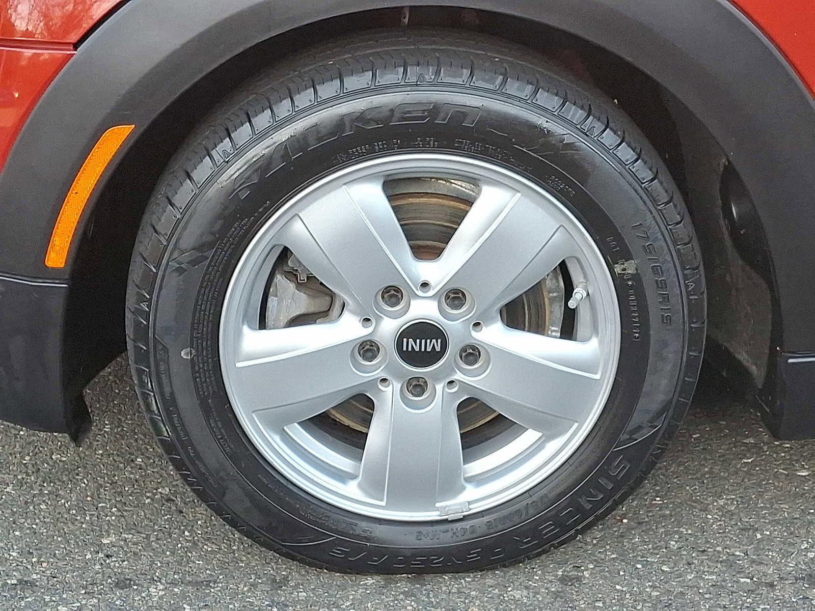 Used 2015 MINI Cooper 4-Door Hardtop image 8