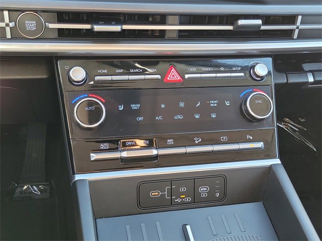 Used 2025 Hyundai Santa Fe SEL image 11