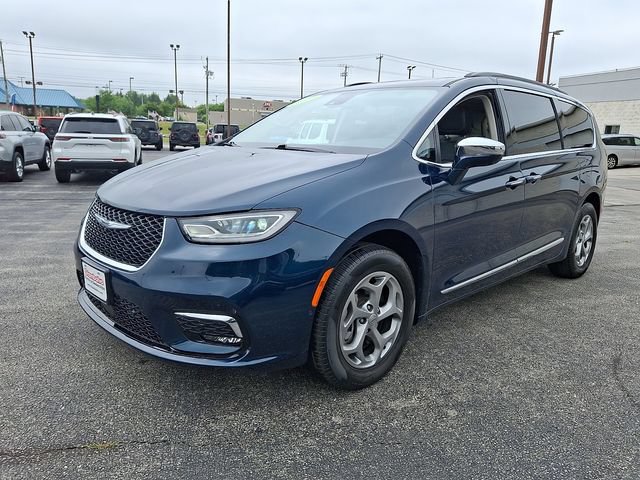 Certified 2022 Chrysler Pacifica Limited w/ Uconnect Theater Family Group AWD/4WD image 5