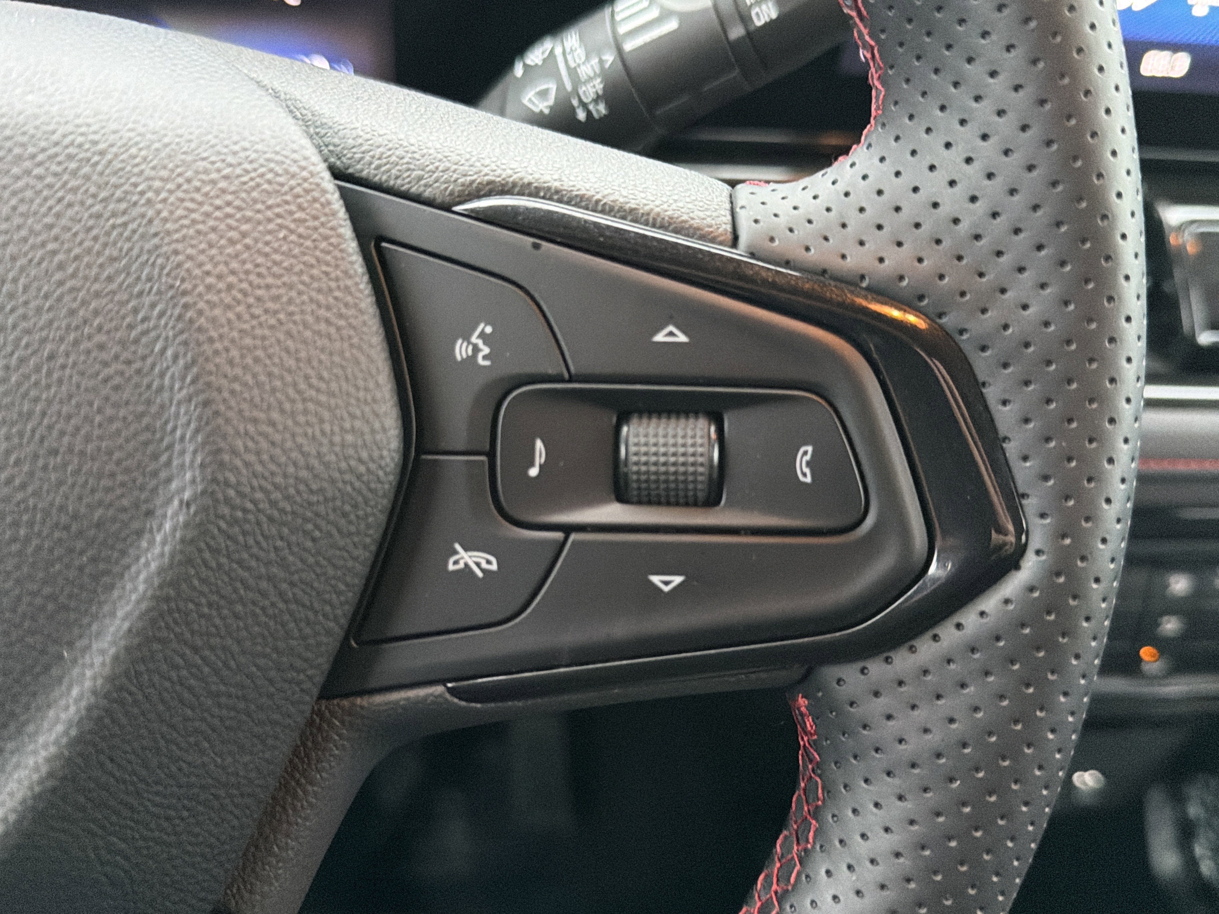 Used 2024 Chevrolet TrailBlazer RS w/ Driver Confidence Package image 24