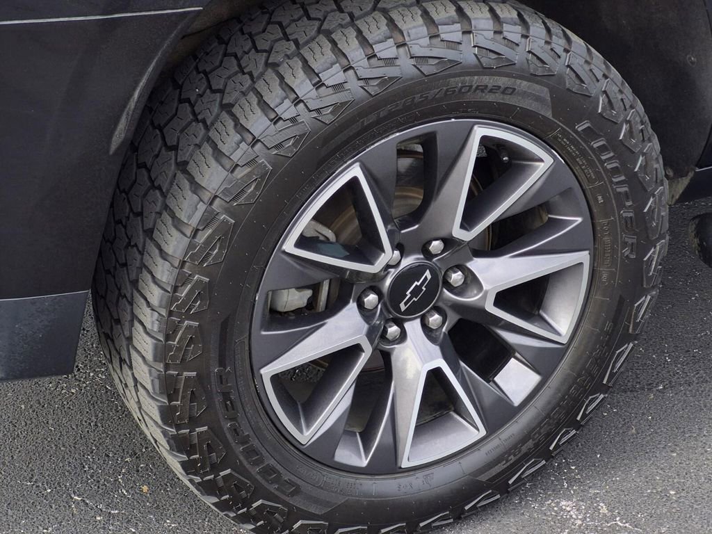 Used 2021 Chevrolet Suburban Z71 w/ Z71 Signature Package image 7