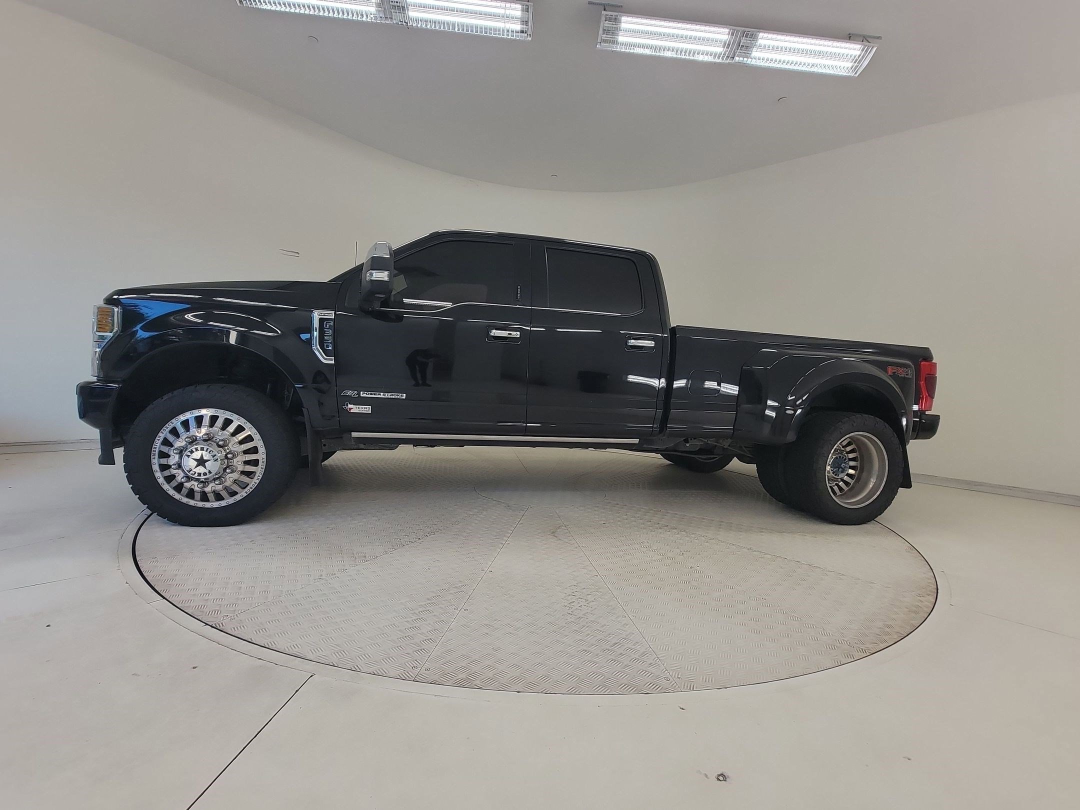 Used 2022 Ford F350 Platinum image 2