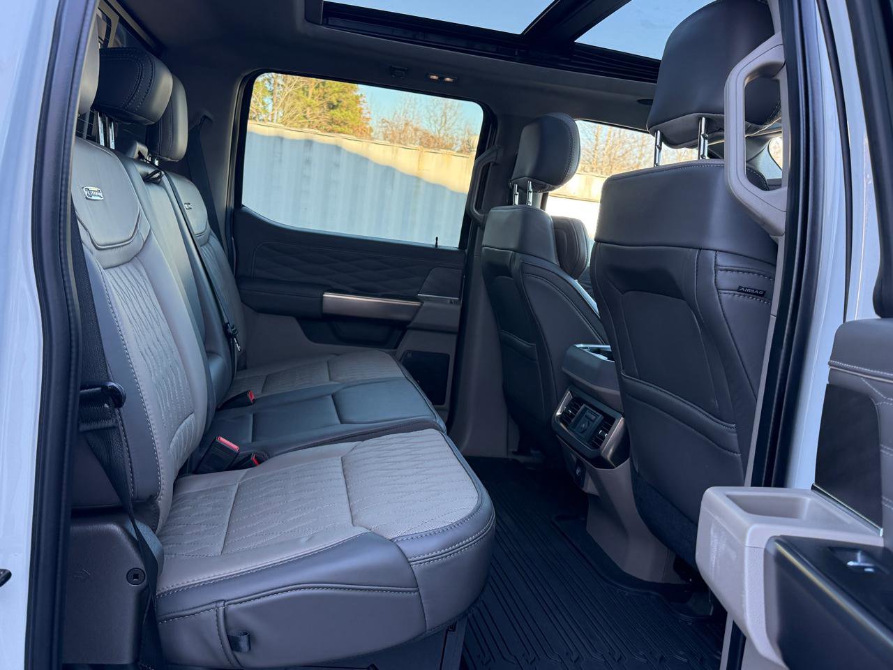 Used 2025 Ford F450 Platinum w/ Platinum Plus Package image 18