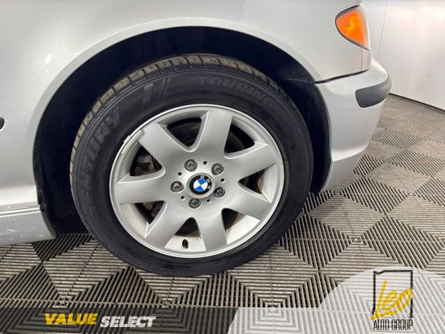 Used 2003 BMW 325xi Sedan AWD/4WD image 16