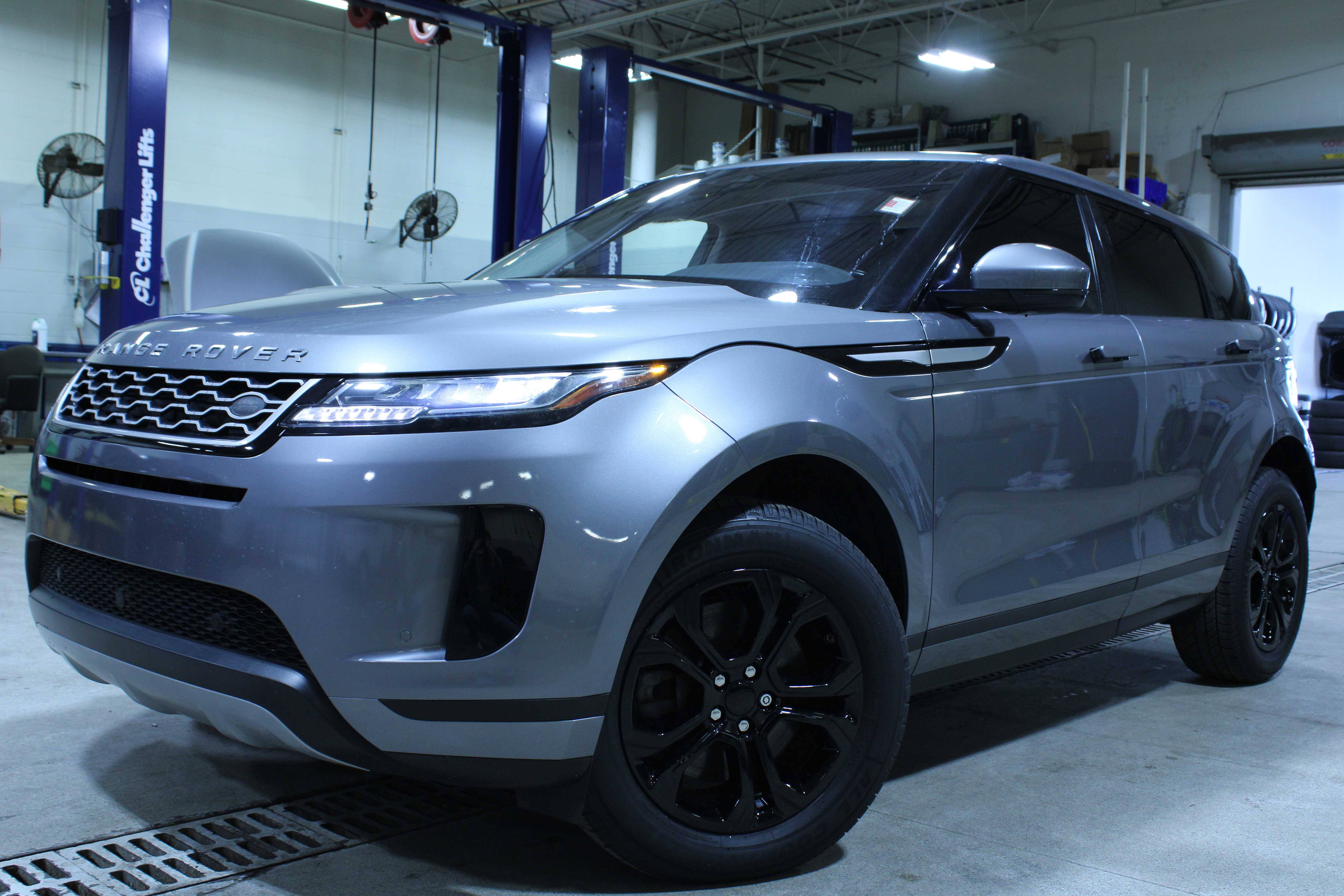 Used 2020 Land Rover Range Rover Evoque S image 34