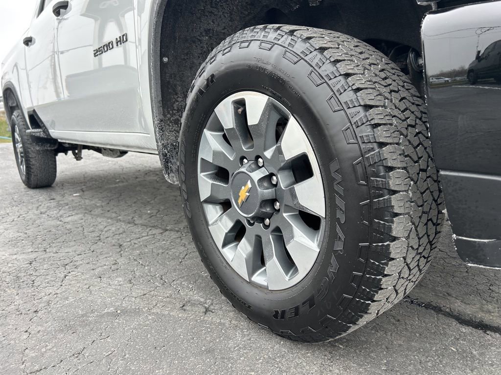 Used 2024 Chevrolet Silverado 2500 Custom w/ Custom Convenience Package image 11