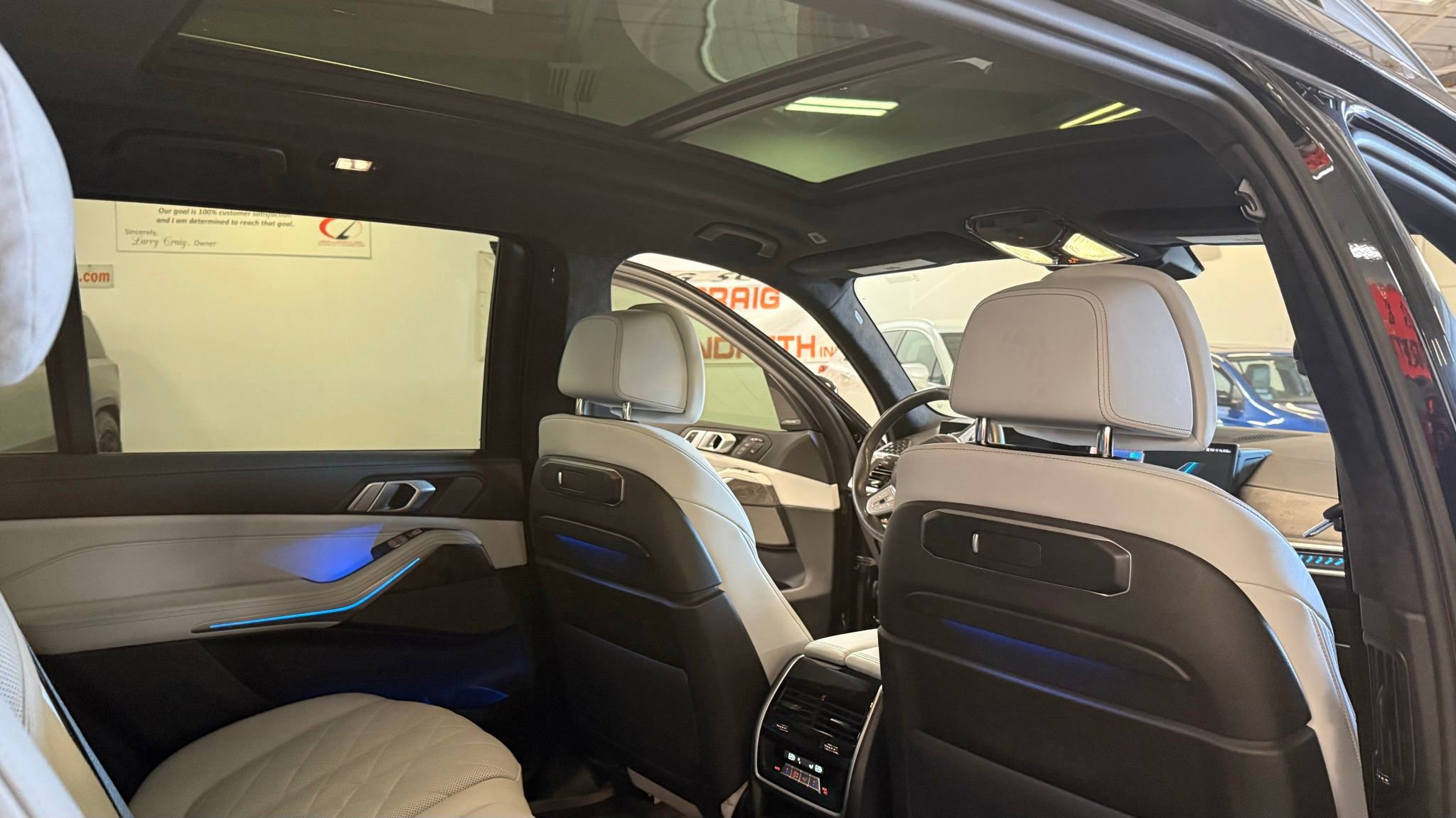 Used 2024 BMW X7 xDrive40i w/ Premium Package AWD/4WD image 17