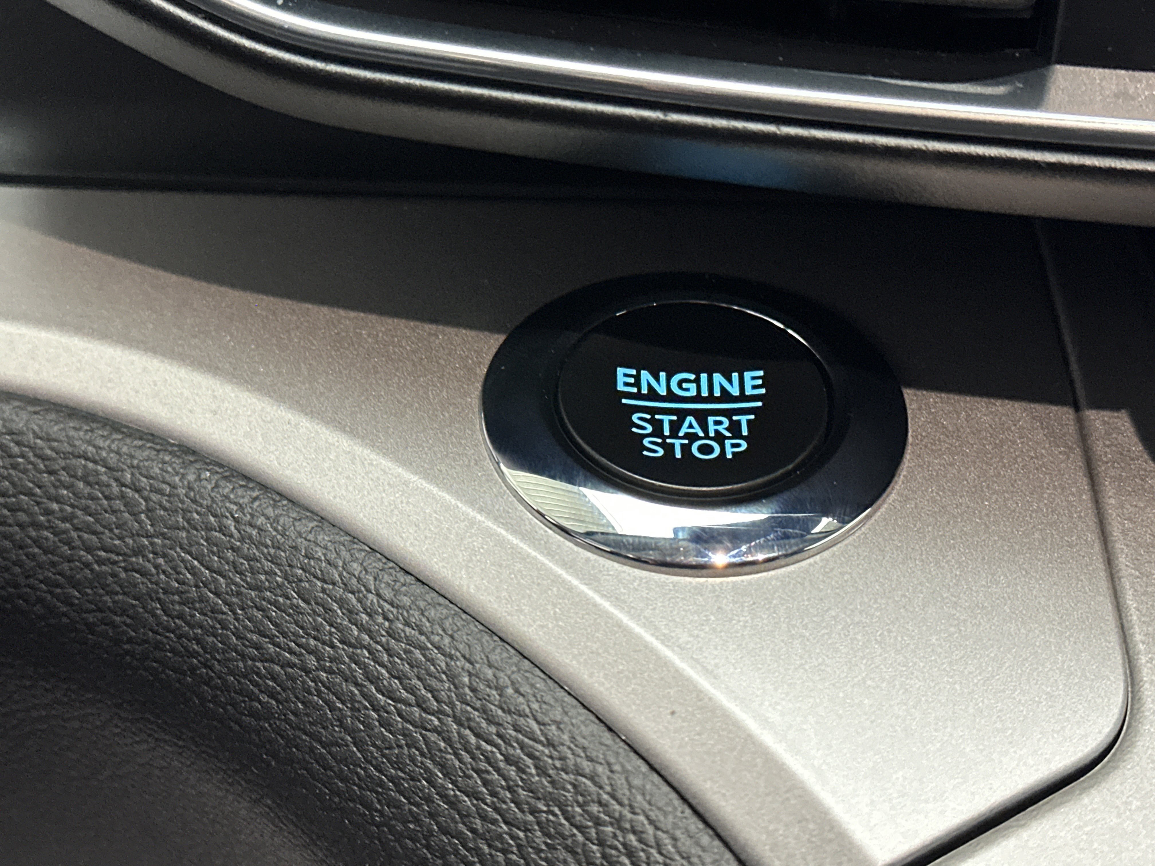 Used 2023 Ford Explorer XLT w/ Equipment Group 202A image 32