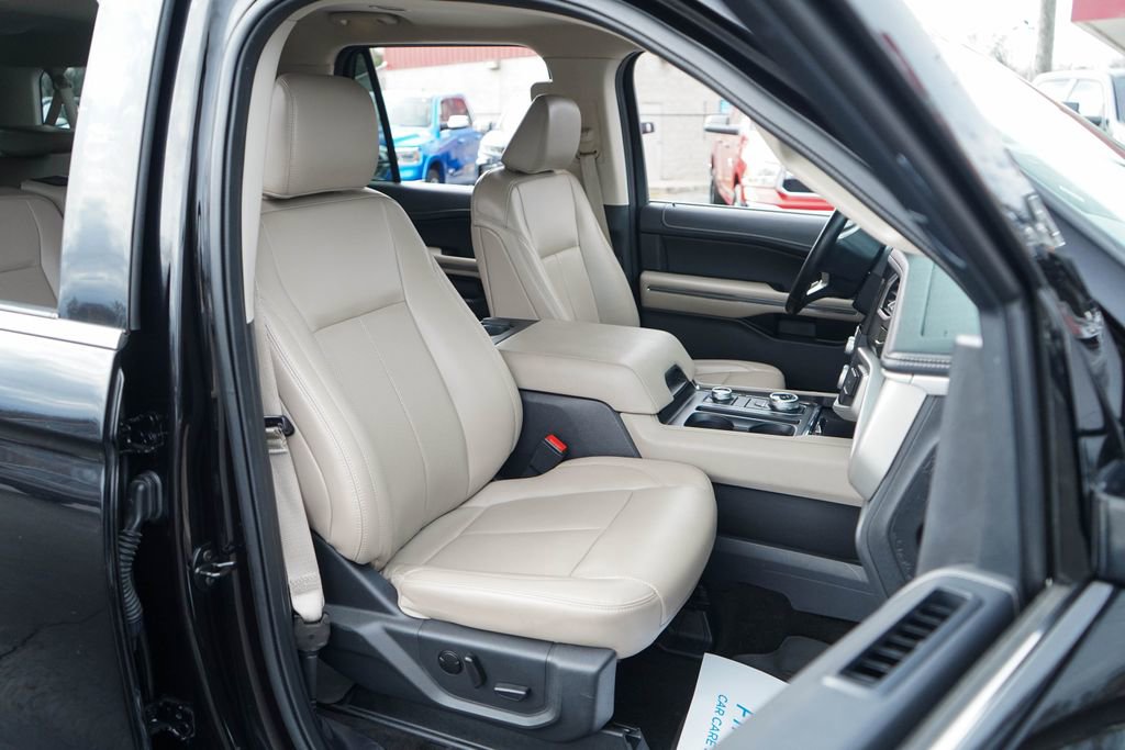 Used 2023 Ford Expedition Max XLT image 32