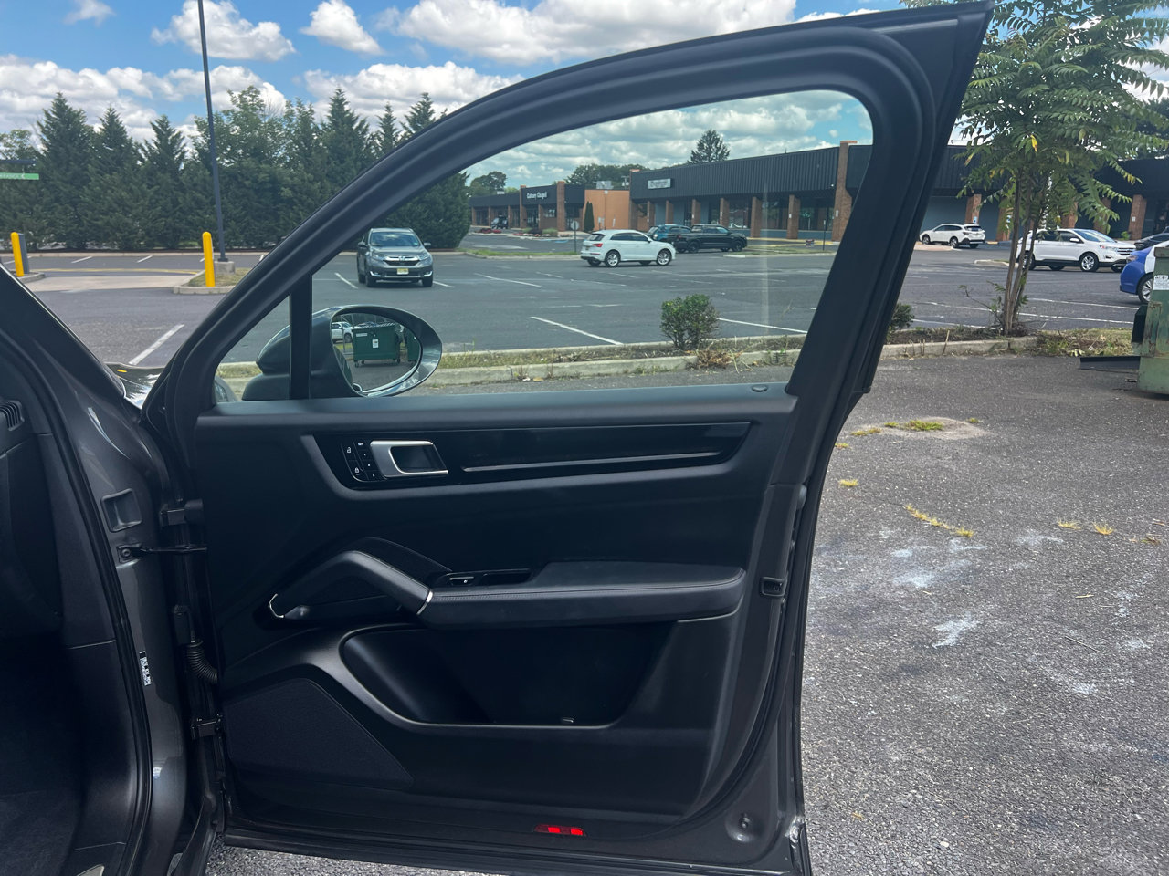 Used 2021 Porsche Cayenne image 23