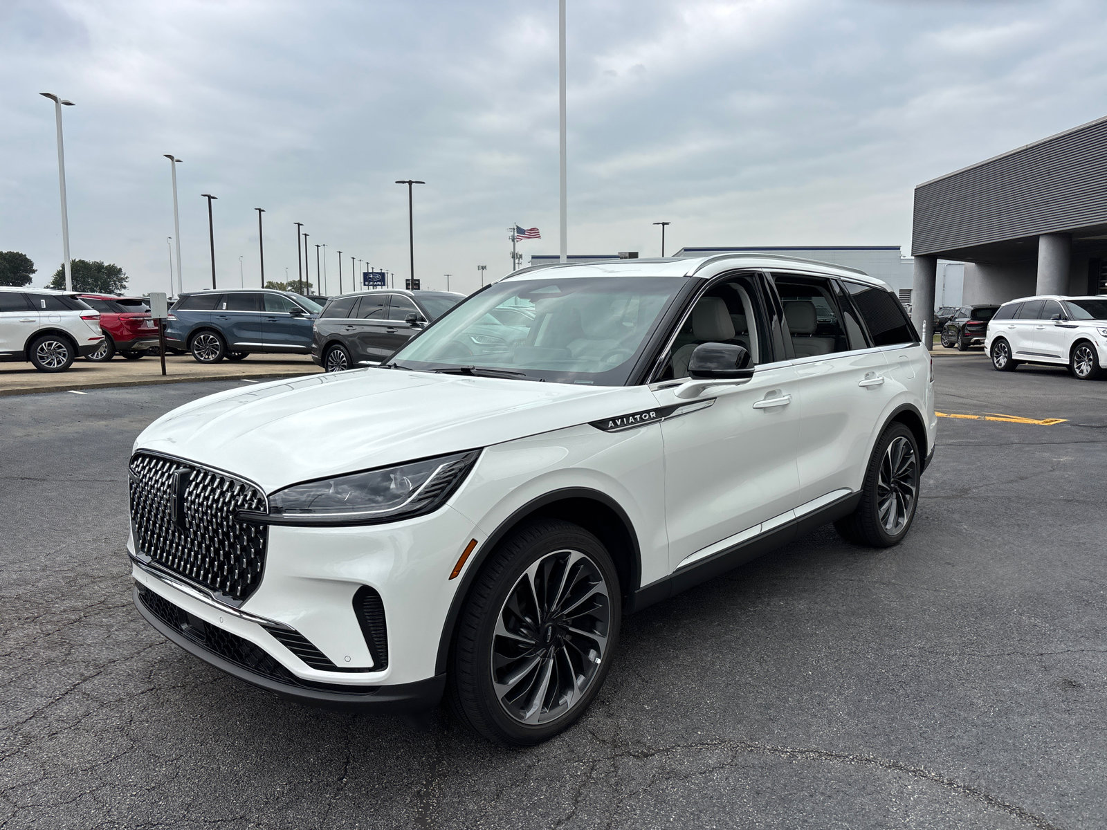 New 2025 Lincoln Aviator Reserve w/ Illumination Package image 3