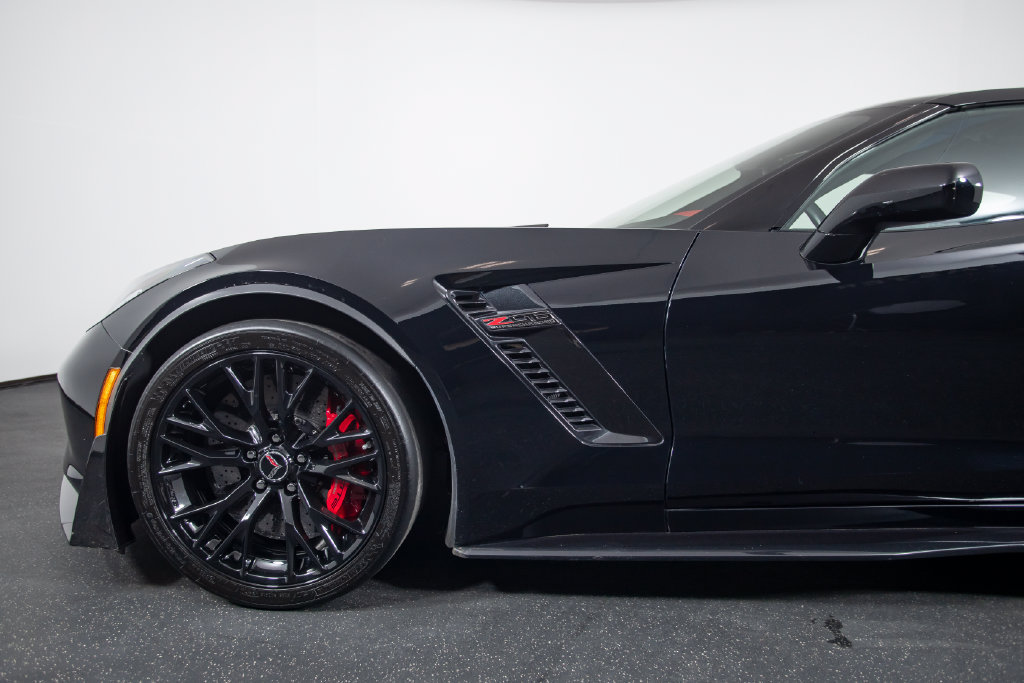 Used 2015 Chevrolet Corvette Z06 w/ 3LZ Preferred Equipment Group RWD image 8