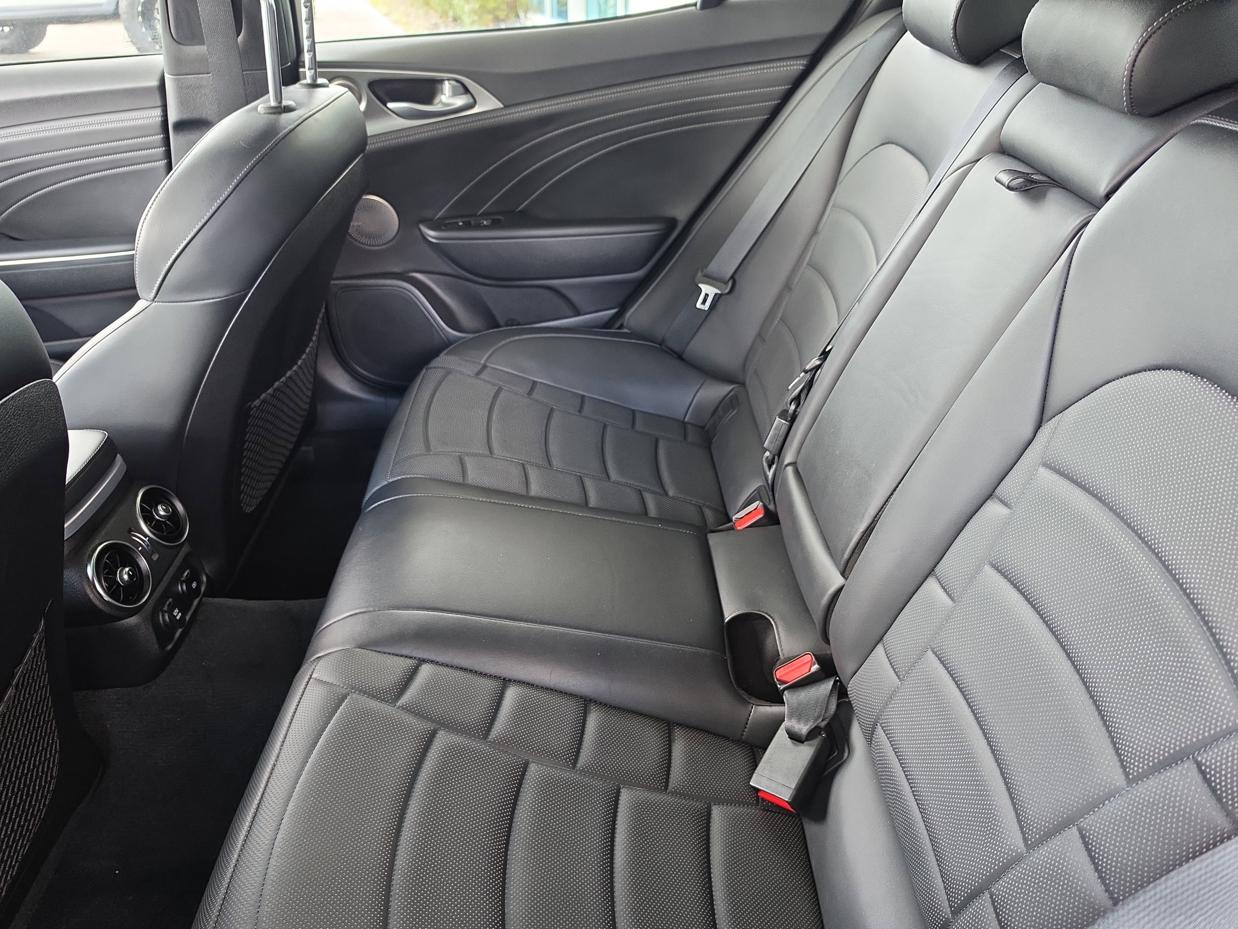 Used 2022 Kia Stinger GT2 image 10