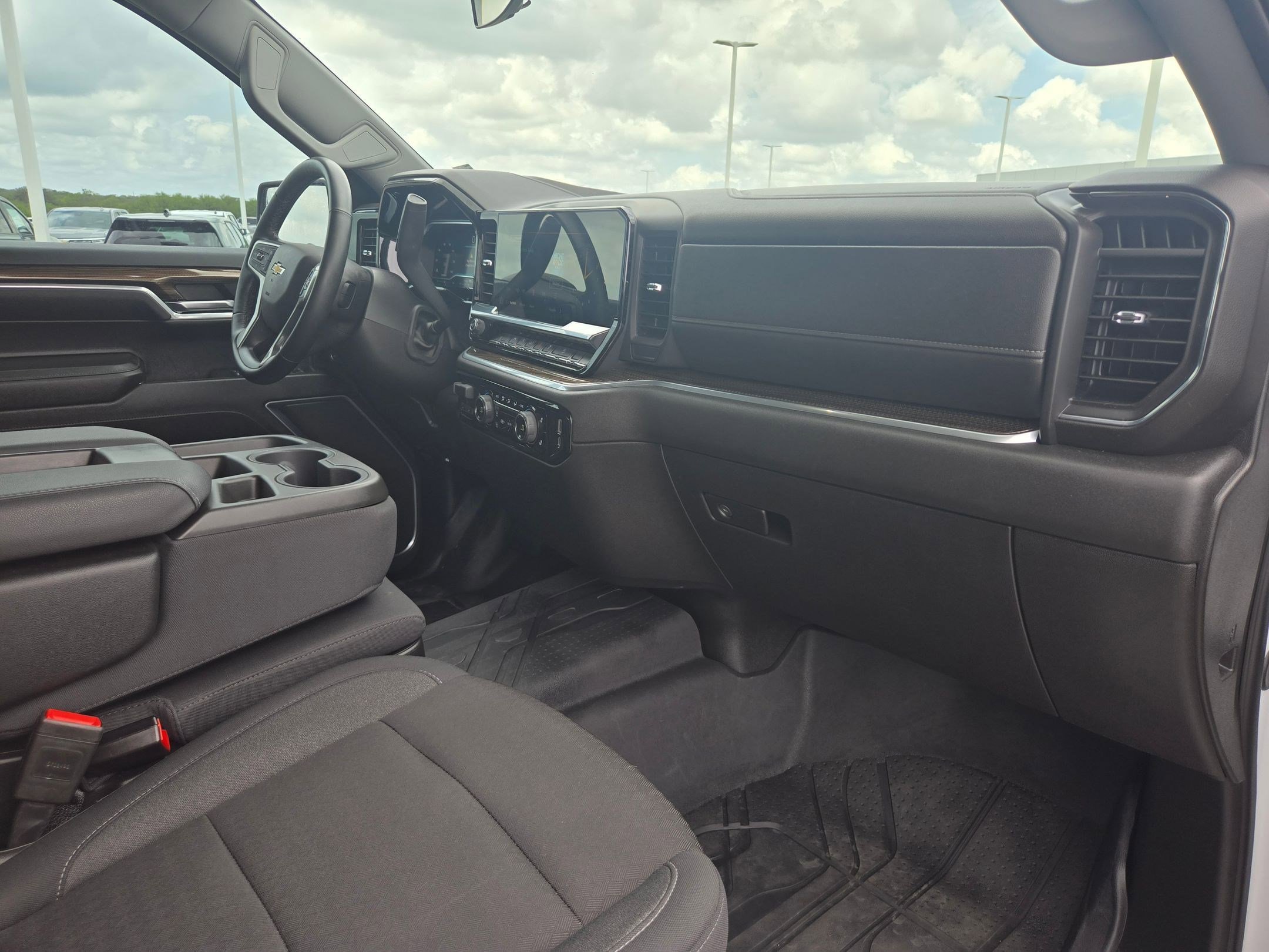Used 2024 Chevrolet Silverado 1500 LT w/ Z71 Off-Road Package AWD/4WD image 24
