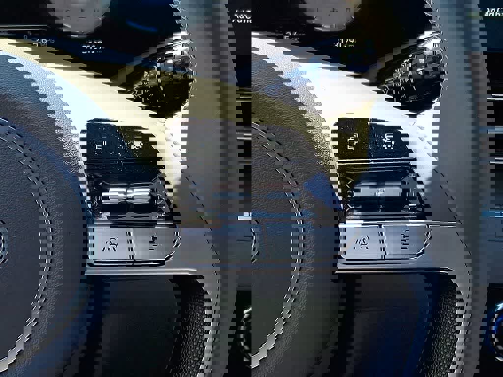 Used 2025 Hyundai Elantra SEL FWD image 22