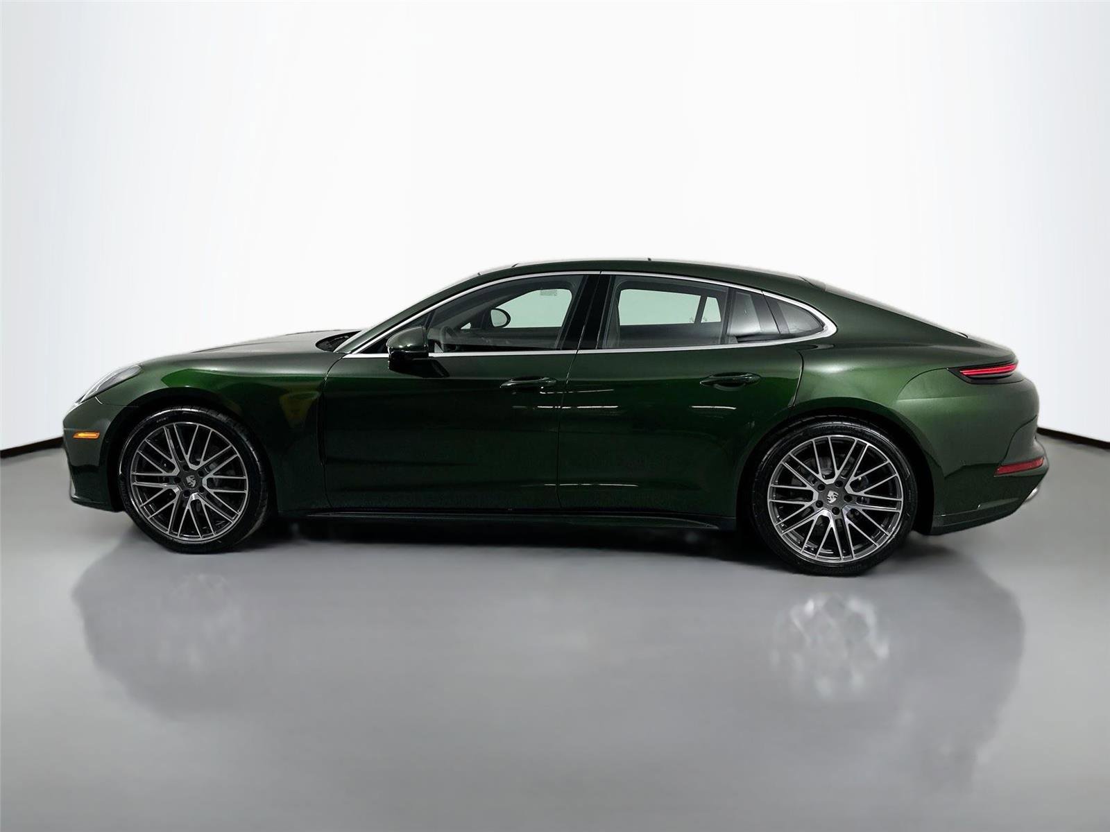 Certified 2026 Porsche Panamera 4 AWD/4WD image 2