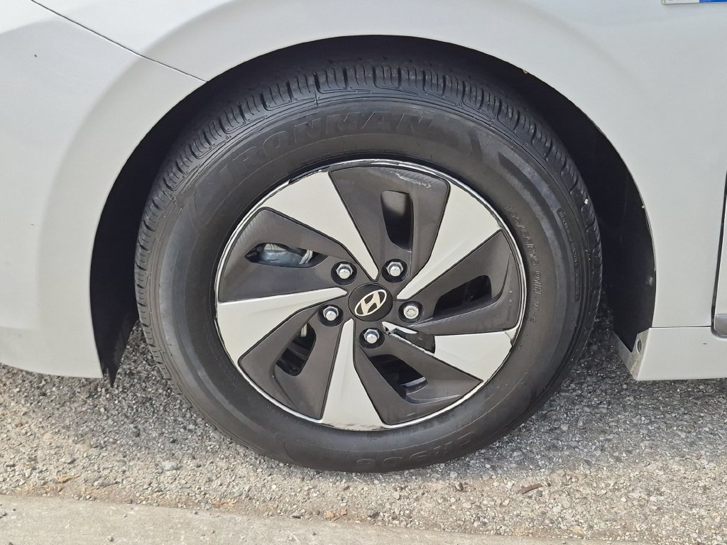 Used 2017 Hyundai Ioniq SEL FWD image 11