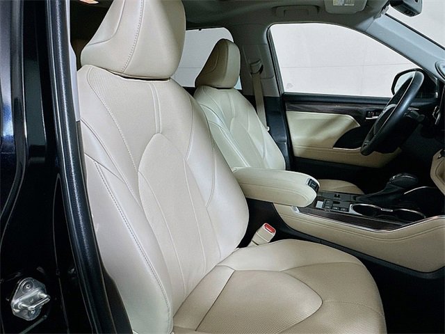 Used 2023 Toyota Highlander Limited image 30