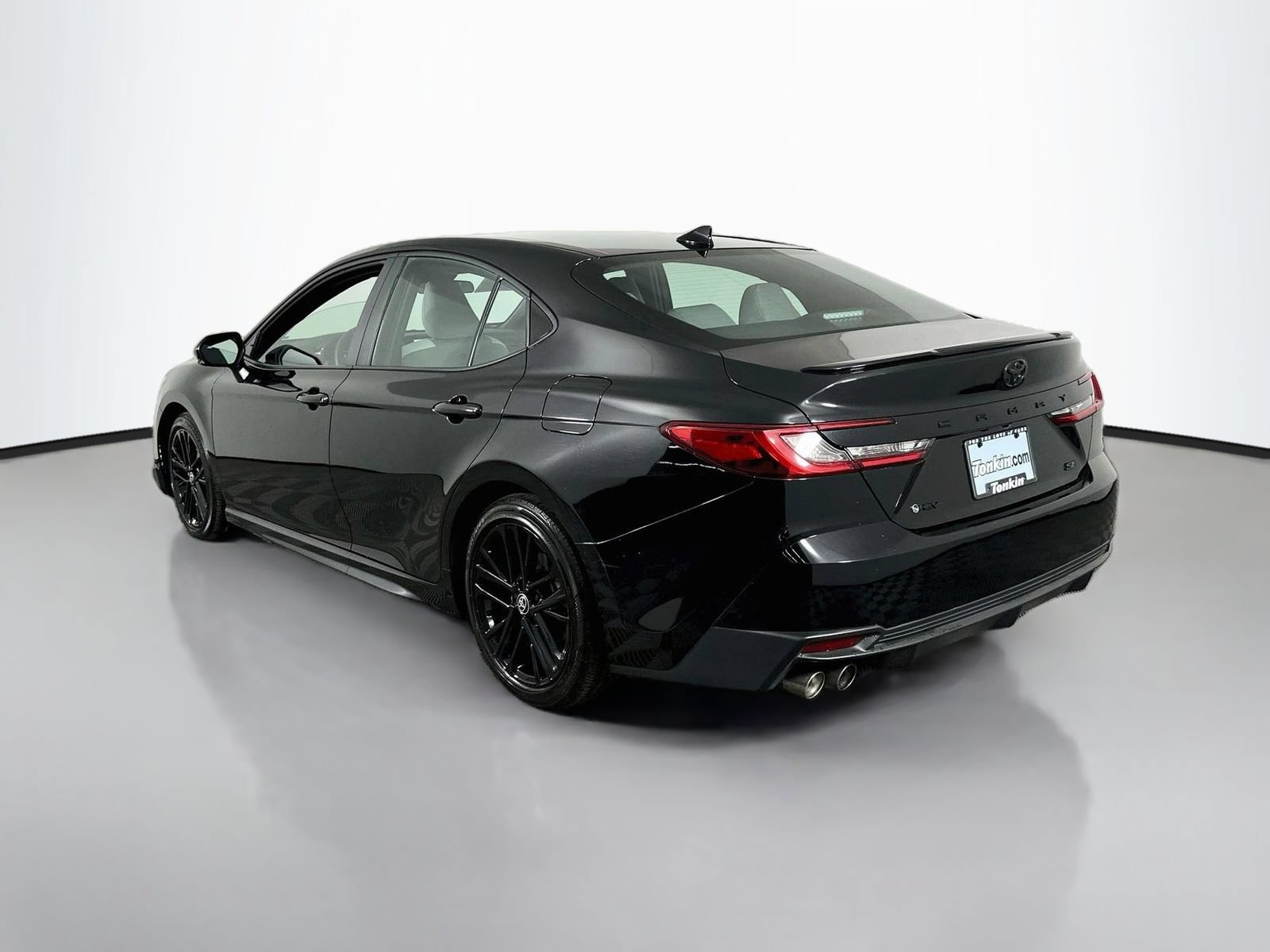Used 2025 Toyota Camry SE FWD image 5