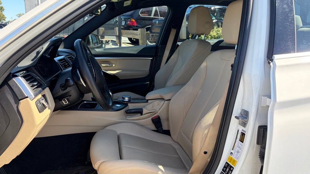 Used 2018 BMW 330i xDrive Sedan AWD/4WD image 8