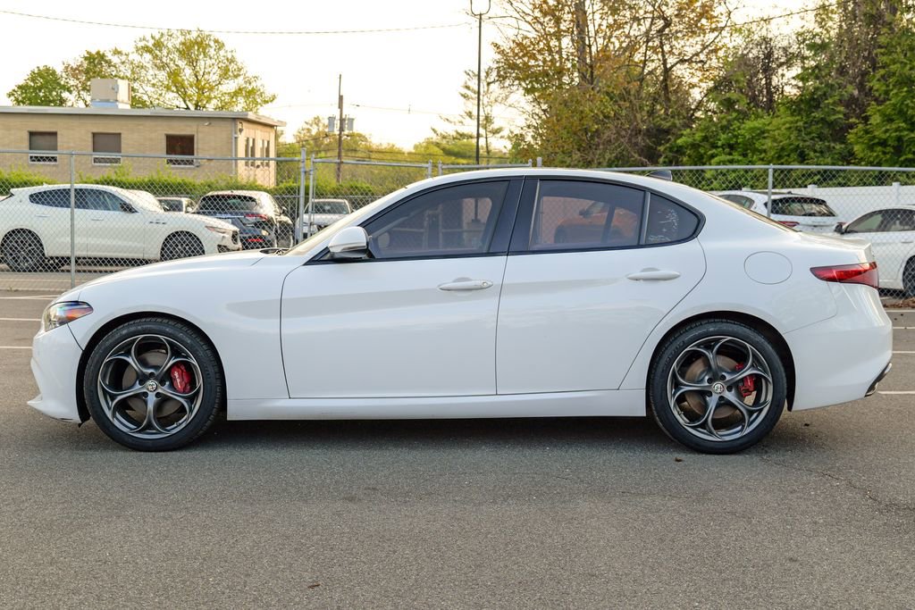 Used 2017 Alfa Romeo Giulia Ti w/ TI 19" Sport Package AWD/4WD image 4