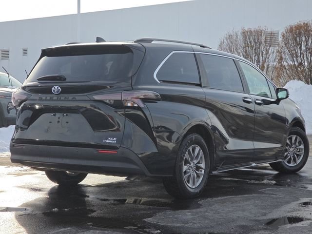 Used 2024 Toyota Sienna XLE image 19