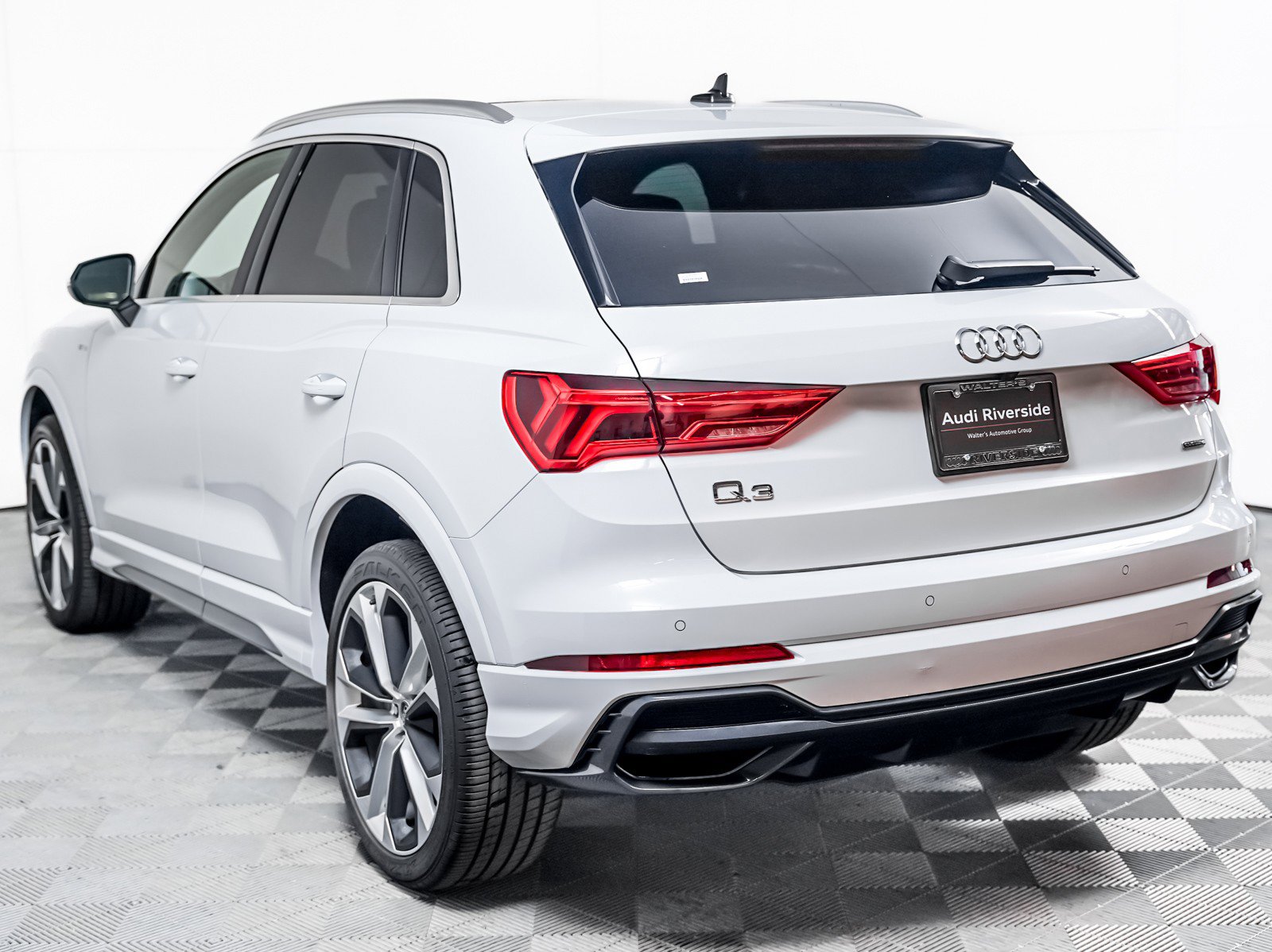 Used 2021 Audi Q3 2.0T Premium Plus w/ Premium Plus Package image 2