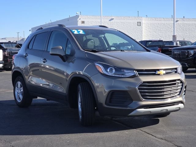 Used 2022 Chevrolet Trax LT w/ LT Convenience Package image 12