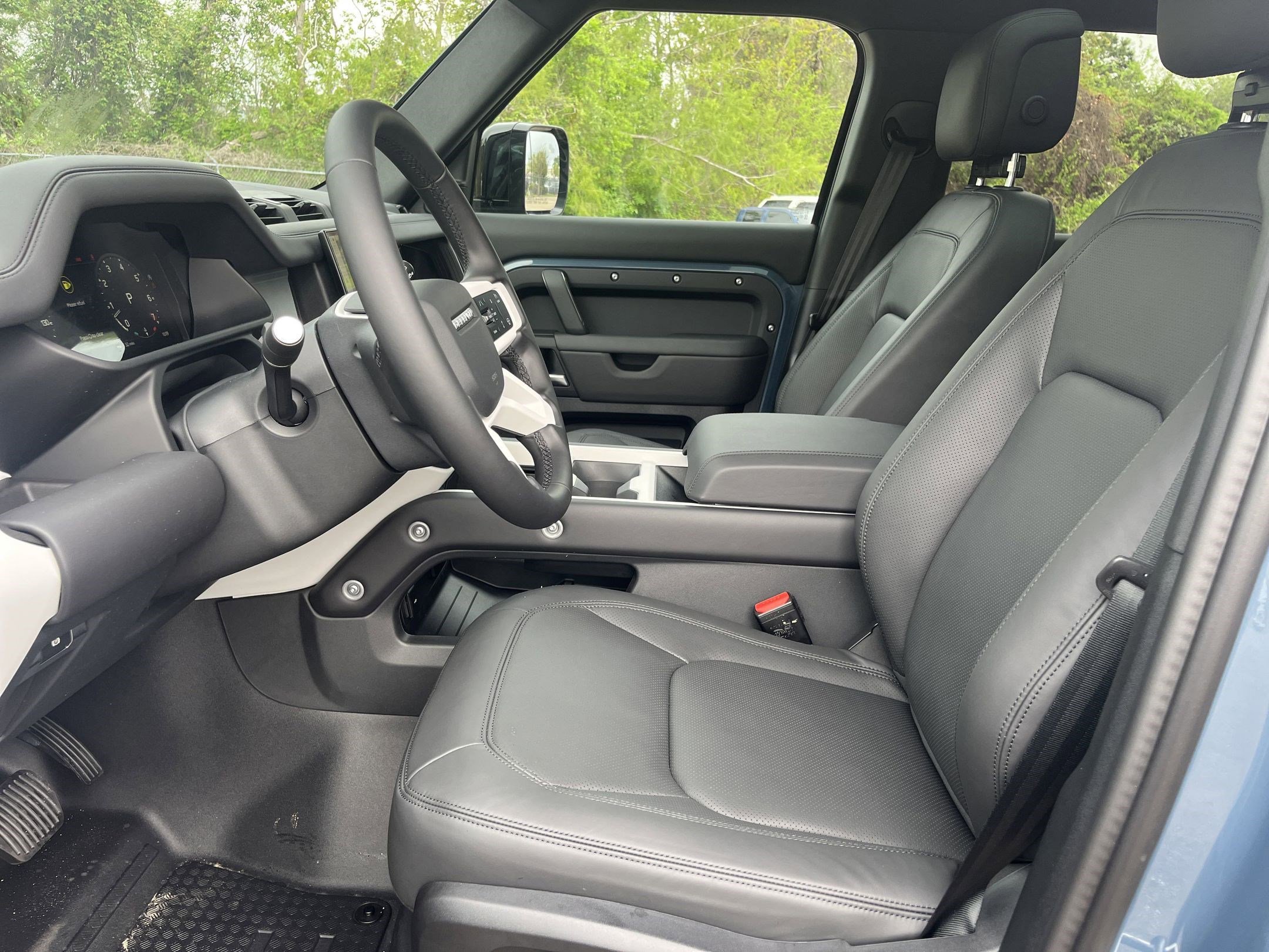 Used 2025 Land Rover Defender 110 S image 4