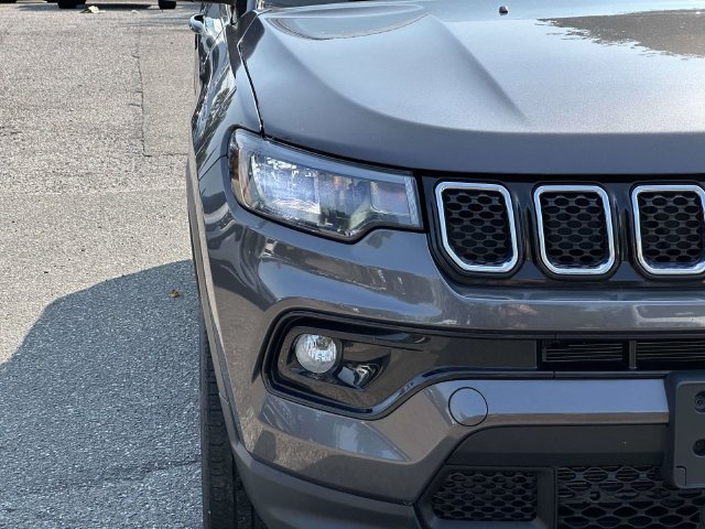 Certified 2023 Jeep Compass Limited AWD/4WD image 9