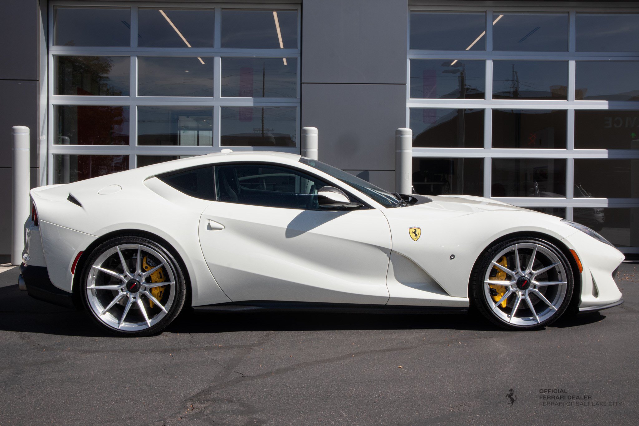 Used 2018 Ferrari 812 Superfast RWD image 8