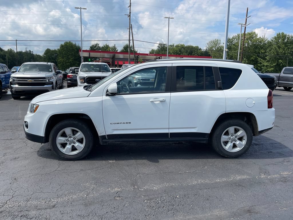 Used 2017 Jeep Compass Latitude FWD image 2