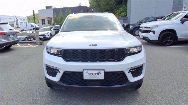 Used 2023 Jeep Grand Cherokee Limited w/ Black Appearance Package image 3