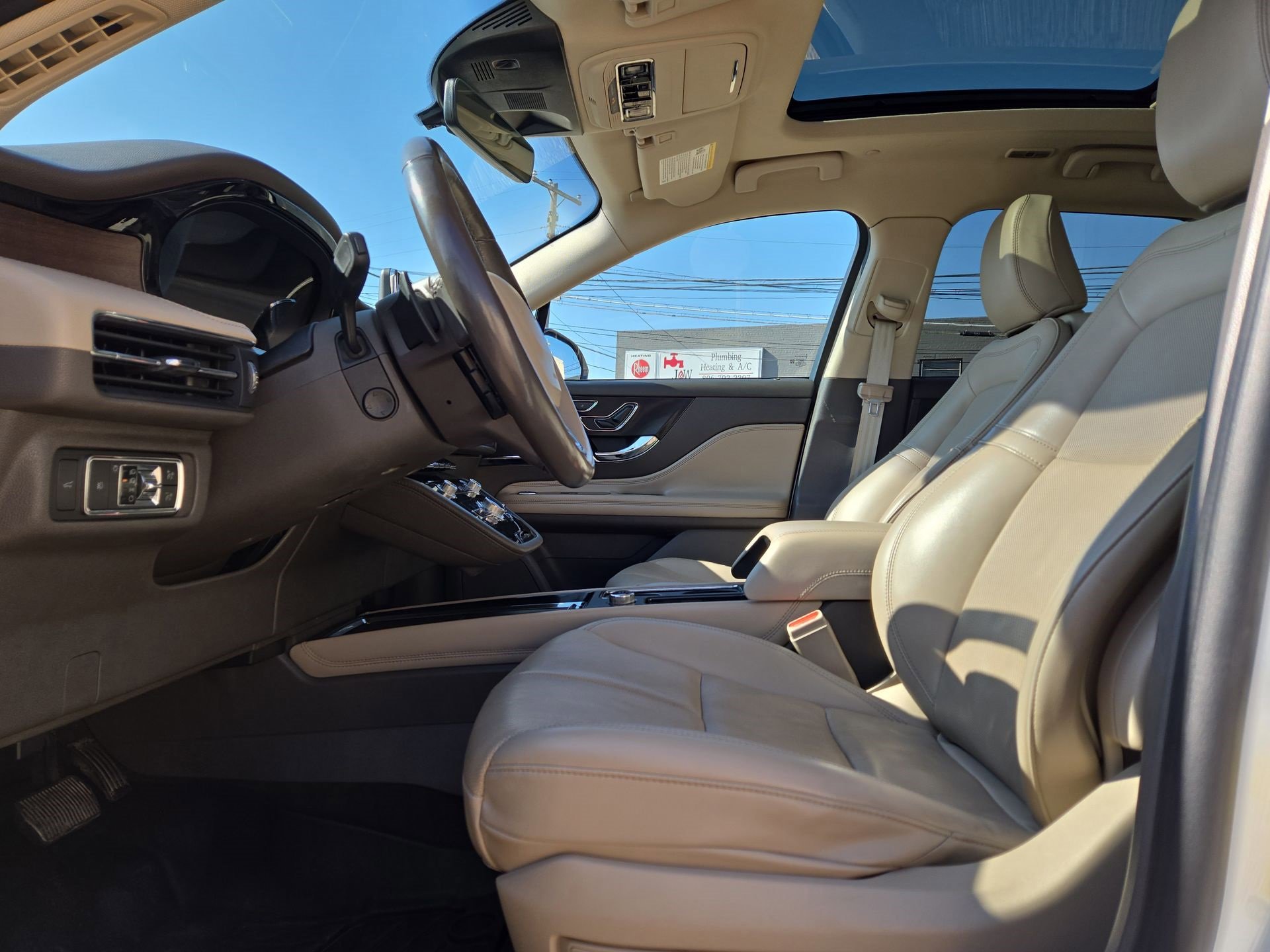 Used 2021 Lincoln Corsair Reserve w/ Equipment Group 201A image 16