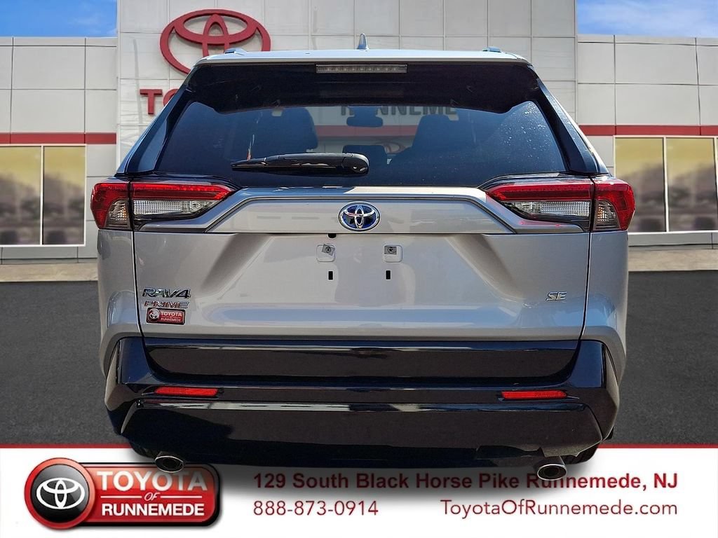 Used 2022 Toyota RAV4 SE w/ Weather & Moonroof Package AWD/4WD image 5