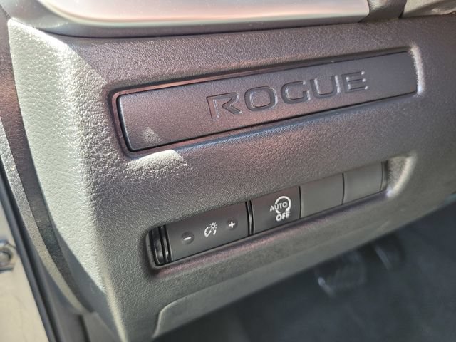 Used 2023 Nissan Rogue S FWD image 19