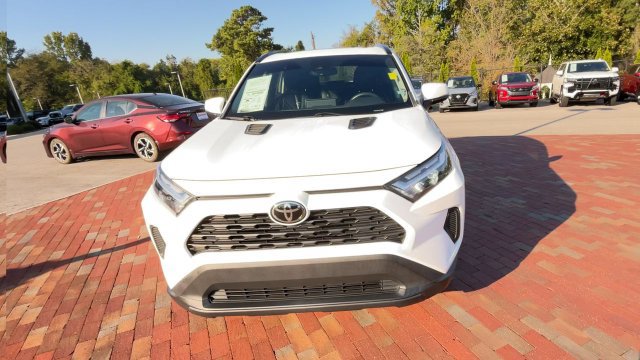 Used 2024 Toyota RAV4 XLE w/ Convenience Package FWD image 4