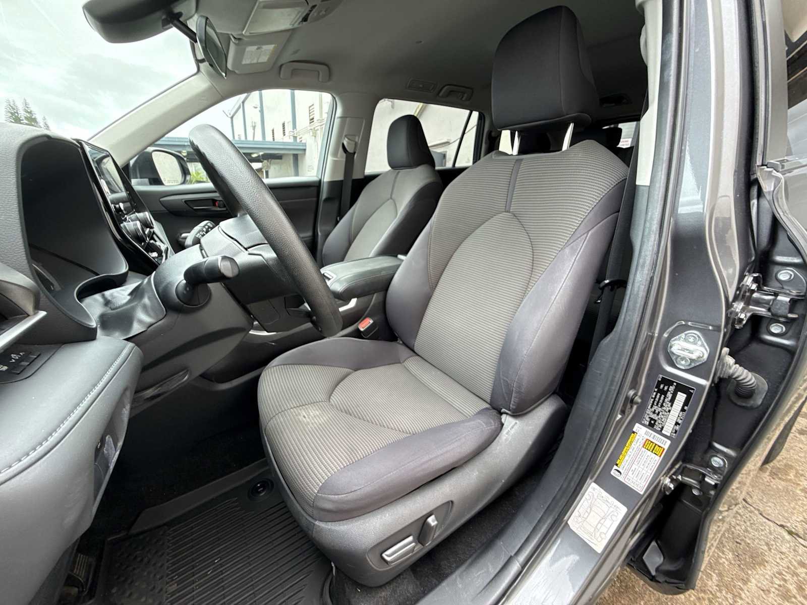 Used 2023 Toyota Highlander L FWD image 12