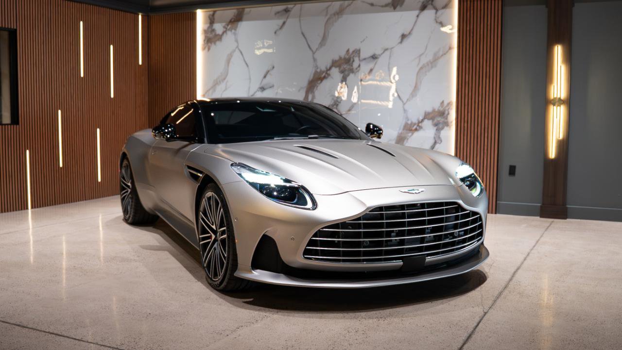 Used 2024 Aston Martin DB12 Coupe RWD image 2