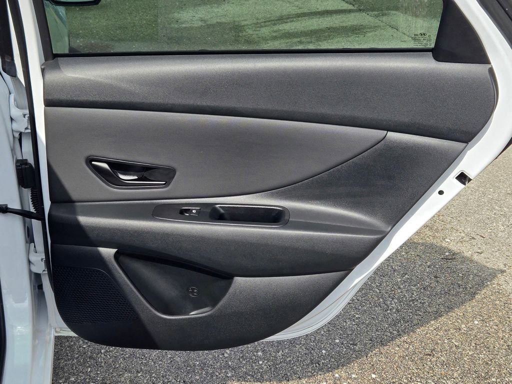 Used 2025 Hyundai Elantra Sport image 13