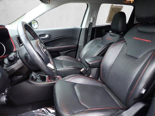 Used 2018 Jeep Compass Trailhawk w/ Leather Interior Group AWD/4WD image 12