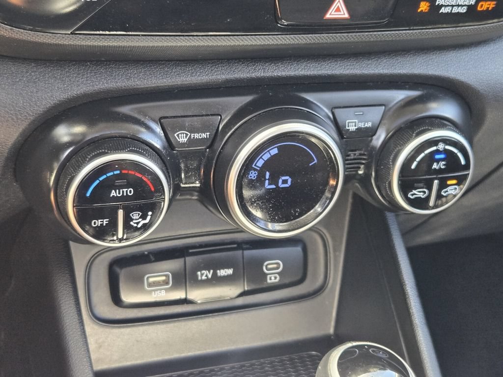 Used 2023 Hyundai Venue SEL FWD image 21